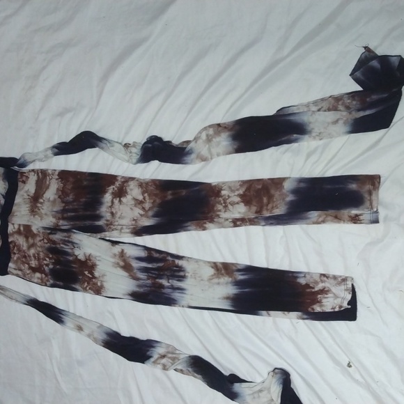 EUC FASHION NOVA LOW V-NECK OPEN BACK JUMPSUIT - Picture 3 of 6